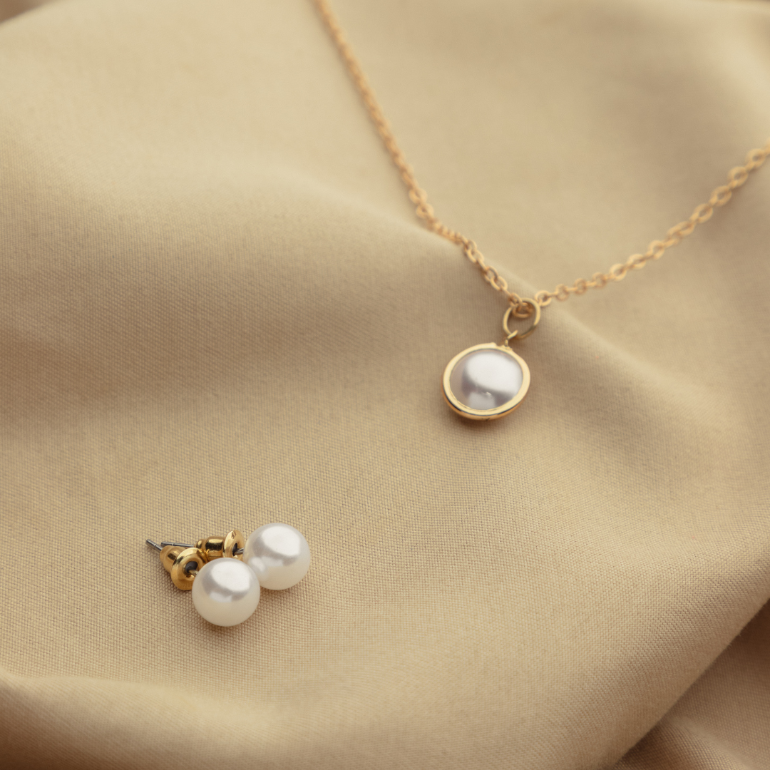 Classic Pearl Pendant & Stud Earrings Set